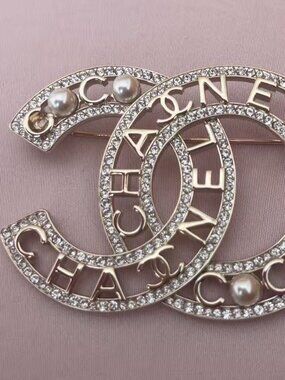 Chanel Pearl Brooch Gold CC Logo Vintage Style Statement Pin